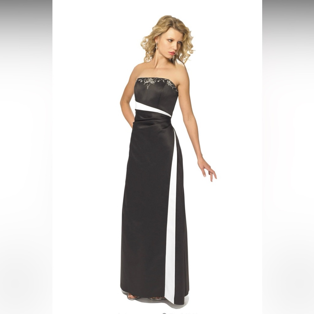 Vintage Alexia Designs Black & White A-Line Gown – Size 12 🤍🖤